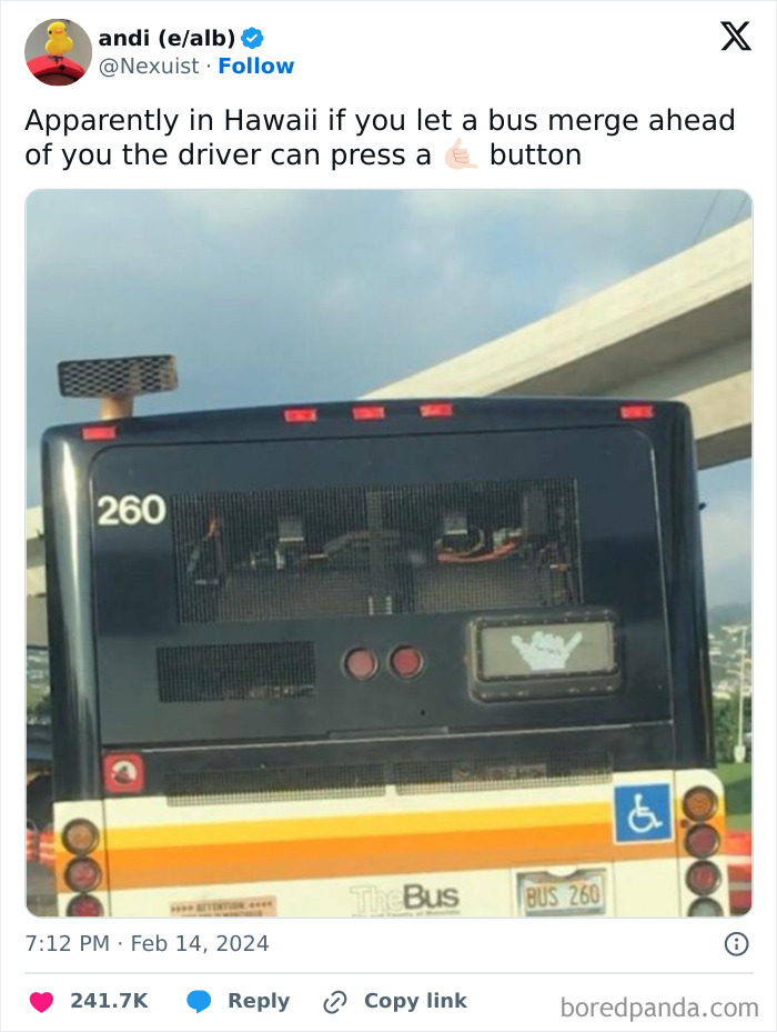 Bus in Hawaii displays a shaka emoji on the rear for letting it merge; a funny meme moment.
