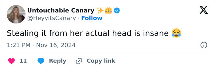 "Her Stylist Must Hate Her": Fan Pulls Hair Extension From Katy Perry’s Head In Wild Video "Her Stylist Must Hate Her": Fan Pulls Hair Extension From Katy Perry’s Head In Wild Video