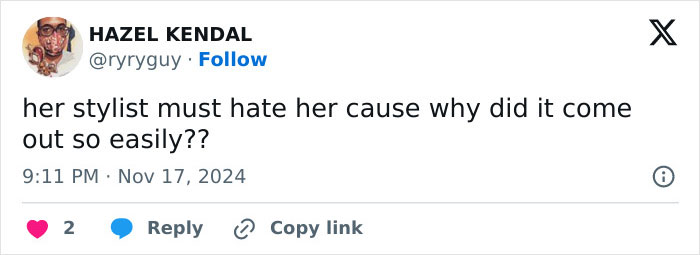 "Her Stylist Must Hate Her": Fan Pulls Hair Extension From Katy Perry’s Head In Wild Video "Her Stylist Must Hate Her": Fan Pulls Hair Extension From Katy Perry’s Head In Wild Video