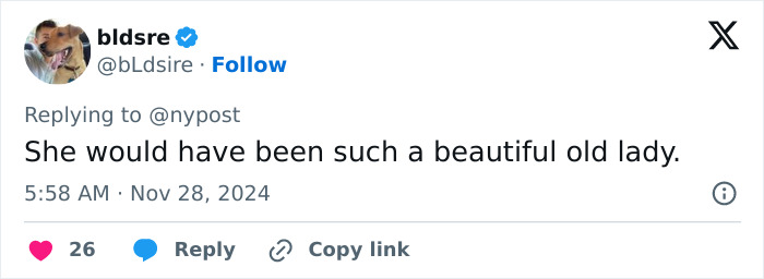 Tweet response discussing attractiveness, related to Catwoman plastic surgery topic. Tweet response discussing attractiveness, related to Catwoman plastic surgery topic.