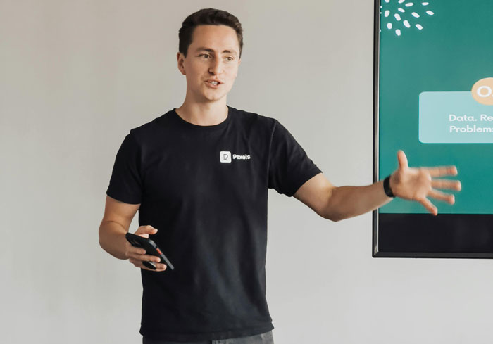 Man Thinks Criticizing GF&rsquo;s Food With A Presentation Is Funny Until She Gives One To Him