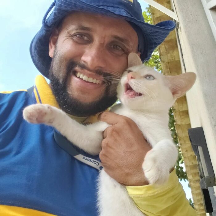 Mailman Takes Selfies With Every Animal That He Befriends While On His Job, And Here Are The Newest 44 Photos