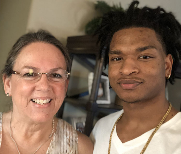 Jamal and Wanda in 2017, united by an accidental SMS, celebrating friendship and Thanksgiving traditions.