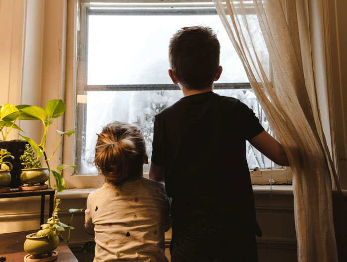 “She Thought Our Home Life Was Insane”: 30 People Share Their Weirdest Childhood Home Rules