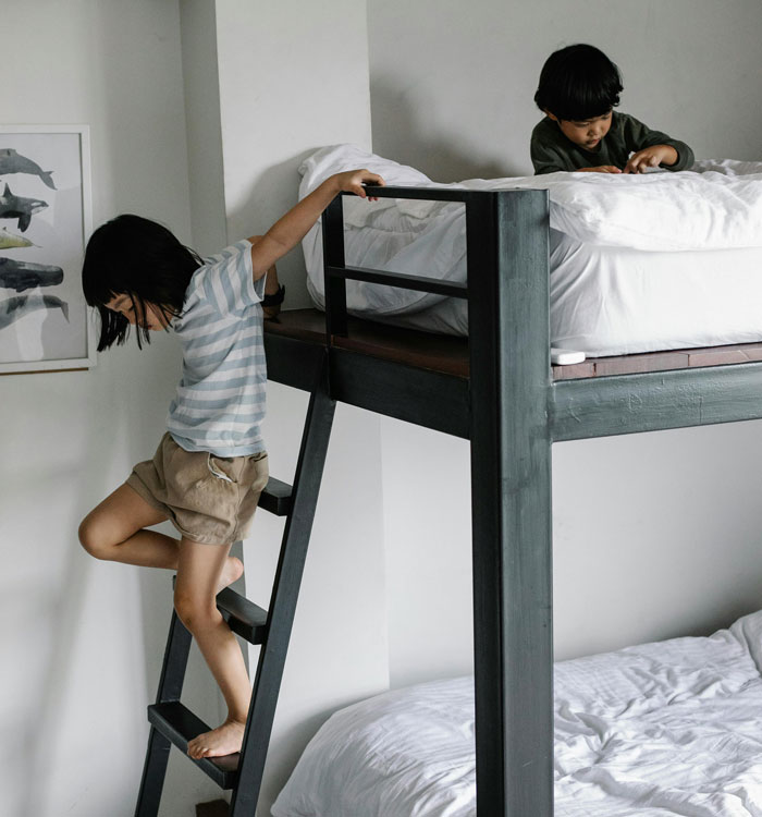 “She Thought Our Home Life Was Insane”: 30 People Share Their Weirdest Childhood Home Rules