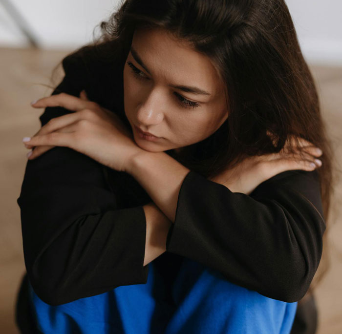 Man Hands Wife Divorce Papers Out Of The Blue, Turns Into A Sobbing Beggar When She Agrees Man Hands Wife Divorce Papers Out Of The Blue, Turns Into A Sobbing Beggar When She Agrees