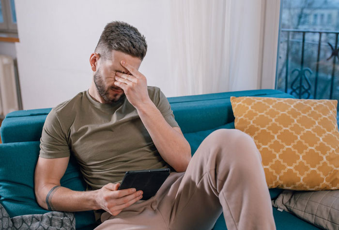 Man Hands Wife Divorce Papers Out Of The Blue, Turns Into A Sobbing Beggar When She Agrees Man Hands Wife Divorce Papers Out Of The Blue, Turns Into A Sobbing Beggar When She Agrees