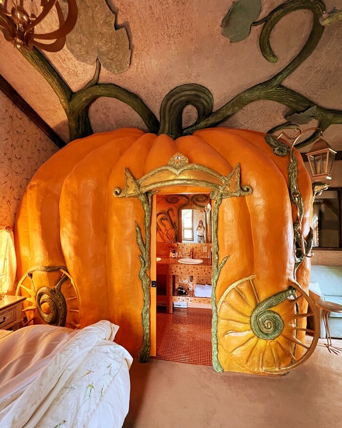 Cinderella’s Gown In The Roxbury Experience, New York 