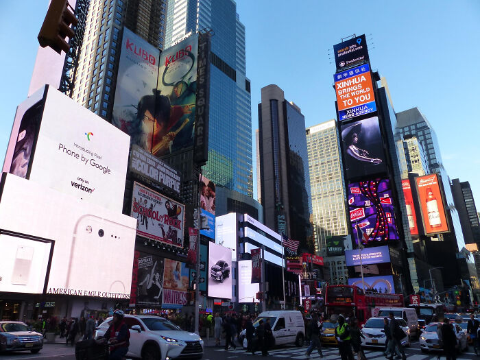 Times Square bustling, illustrating reverse culture shock for Americans back from living abroad.