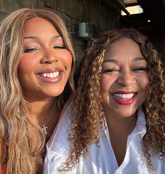 Video Of &ldquo;Mama Lizzo And Baby Lizzo&rdquo; Leaves Fans Stunned Over Singer&rsquo;s Incredible Weight Loss