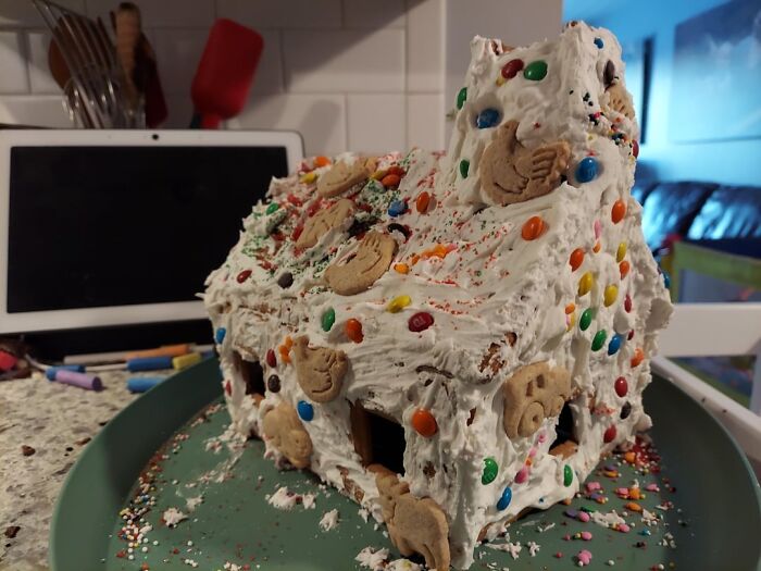 30 Things Parents Stumbled Upon In Their Kids’ Rooms They Weren’t Supposed To See