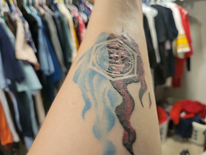 My Seasonal Allergies Manifest As Itchy Bumps On My Tattoo, But Only On The Red And Black Side