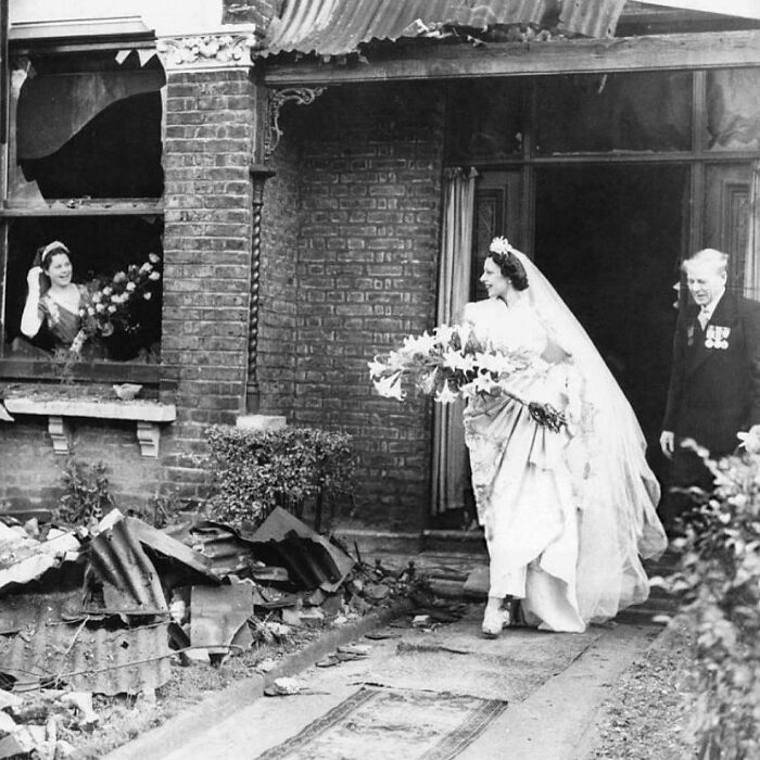 London, Nov 4, 1940. Bride Leaving Her Recently Bombed Home To Get Married