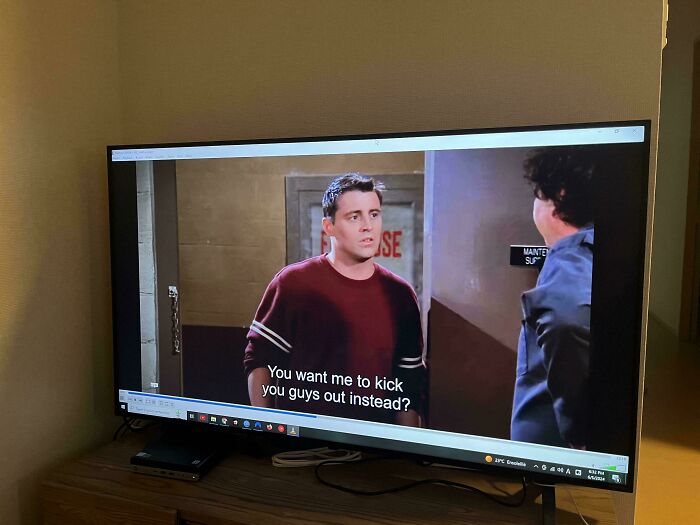 My Girlfriend Never Watches Movies Or Shows In Full Screen