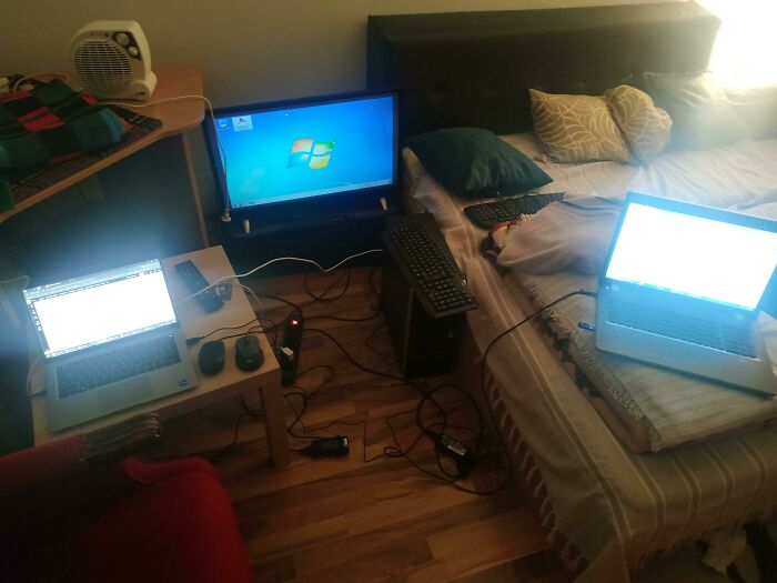 I'm Visiting Home And Some Relatives Need Their OS Reinstalled