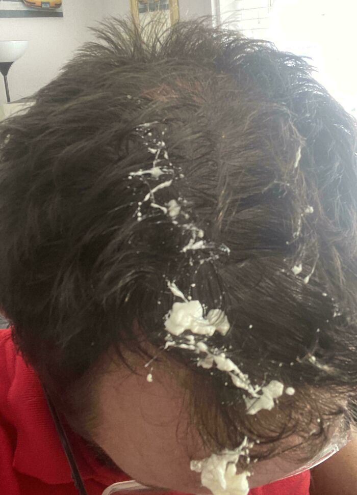 Siempre he usado guantes al trabajar con espuma expansiva. A partir de hoy, también usaré casco