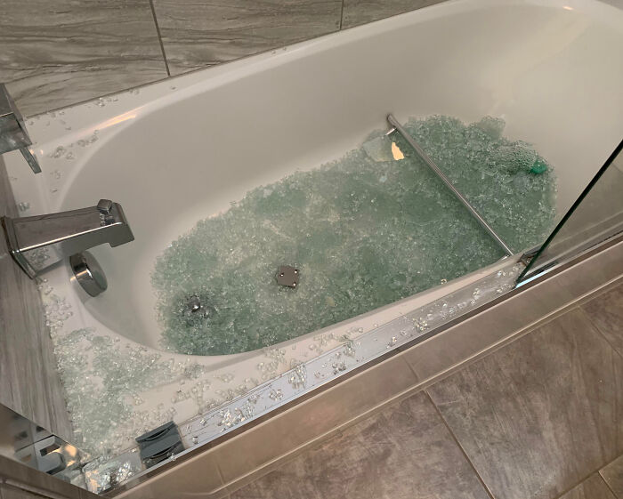 La mampara de instalación fácil, dijeron 