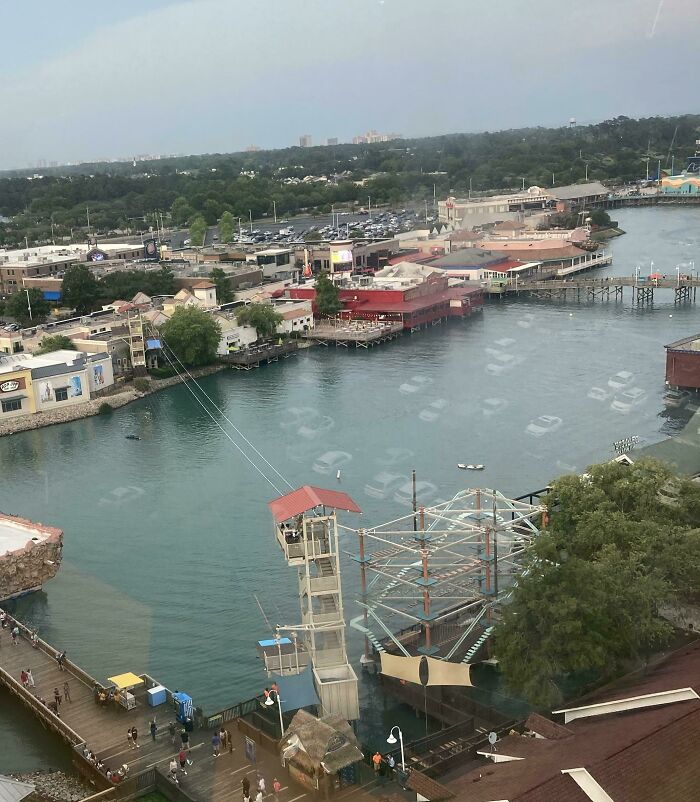 Aerial view of cars parked underwater in a lake, showcasing an interesting not photoshopped optical illusion.