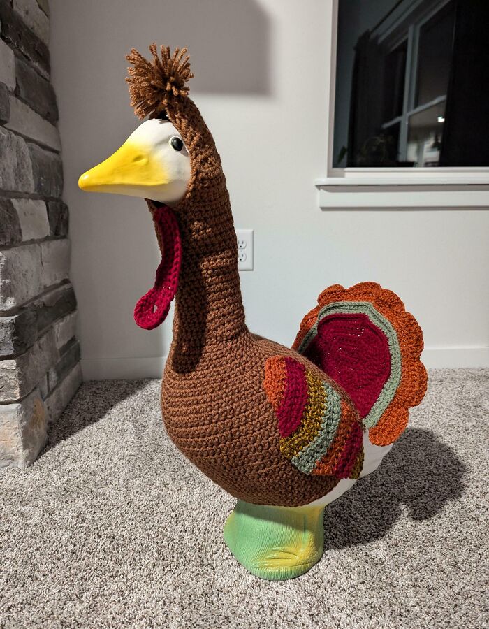 A knit turkey decoration embodies a wholesome Thanksgiving setting, showcasing vibrant colors and craftsmanship.