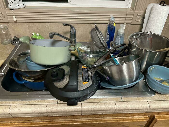 My Boyfriend Refuses To Use The „wash As You Go“ Method When Cooking Dinner