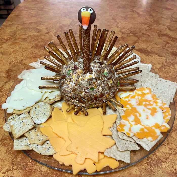 I Made A Turkey Cheeseball For Thanksgiving And It Got "Gobbled" Right Up