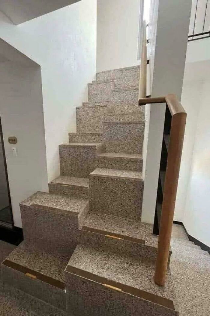 Staircase with confusing, uneven steps showing a hilarious preventable fail in construction design.