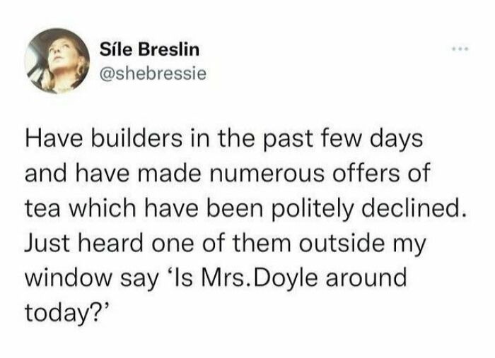 Funny text post about builders in Ireland politely declining tea offers, referencing Mrs. Doyle.