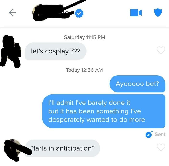 Humorous Tinder post with a conversation about cosplay ending in a funny response.