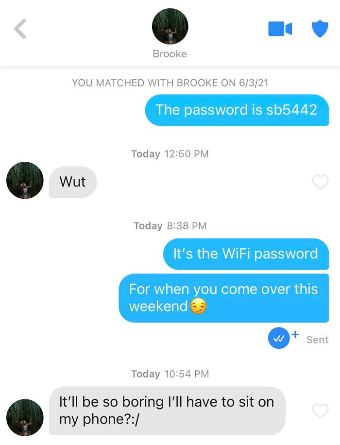 Tinder conversation with humorous WiFi password joke, highlighting humorous Tinder posts.