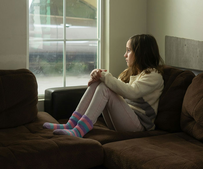 “She Thought Our Home Life Was Insane”: 30 People Share Their Weirdest Childhood Home Rules