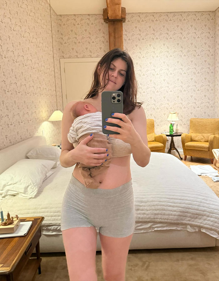 &ldquo;Women&rsquo;s Bodies Are Amazing&rdquo;: Alexandra Daddario Shares Raw Pic Of Her "Magic" Postpartum Body