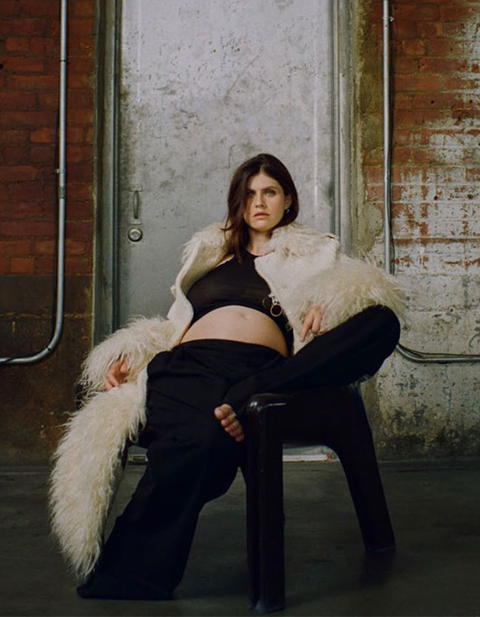 &ldquo;Women&rsquo;s Bodies Are Amazing&rdquo;: Alexandra Daddario Shares Raw Pic Of Her "Magic" Postpartum Body