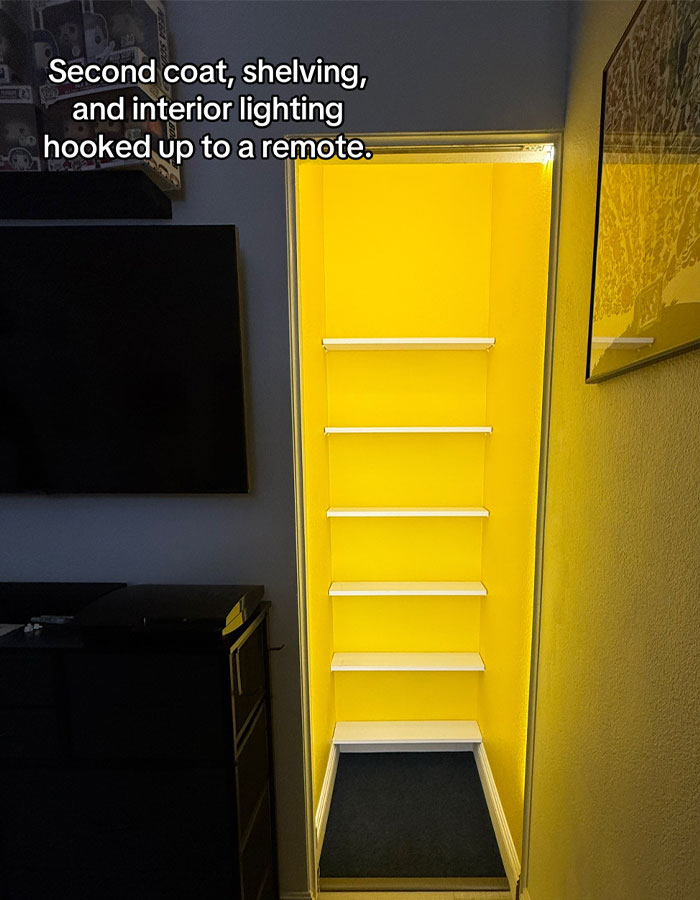 Man Creates Blockbuster VHS Store In His Tiny Bedroom Closet, Says "This Is Art"