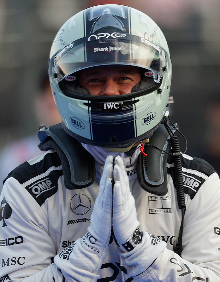 “Disgusting”: Brad Pitt Fan Accused Of 'Harassing' Actor After Kissing Him And Grabbing His Neck “Disgusting”: Brad Pitt Fan Accused Of 'Harassing' Actor After Kissing Him And Grabbing His Neck