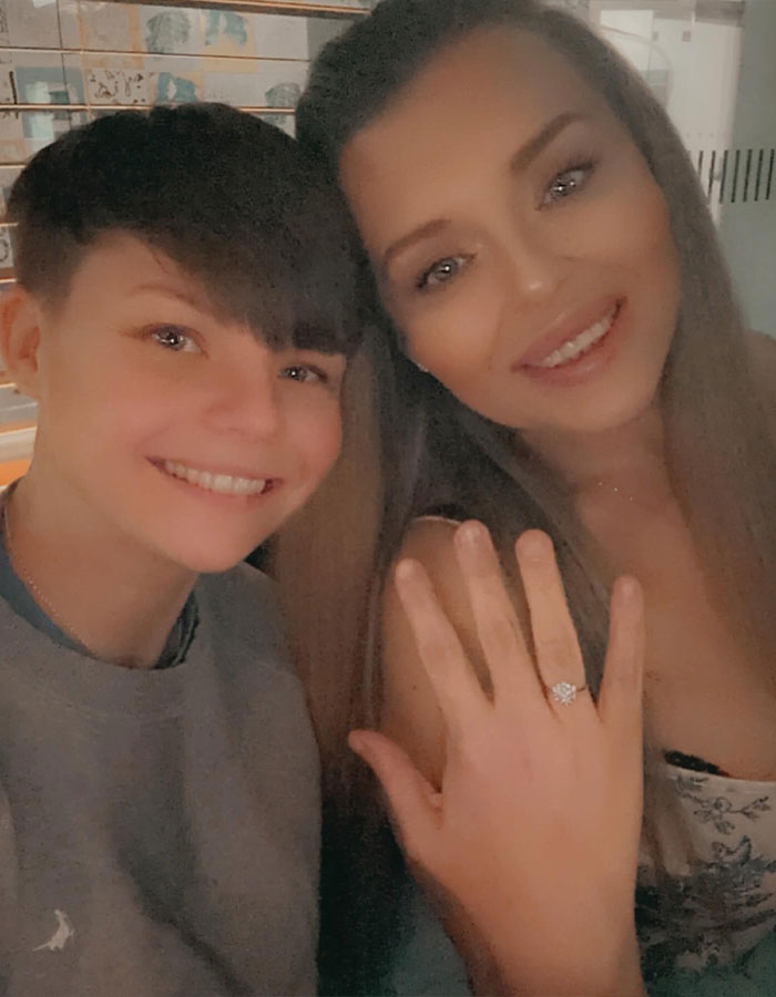 Bride Viciously Trolled For Marrying Someone Who Looks Like A “10-Year-Old” Boy Bride Viciously Trolled For Marrying Someone Who Looks Like A “10-Year-Old” Boy