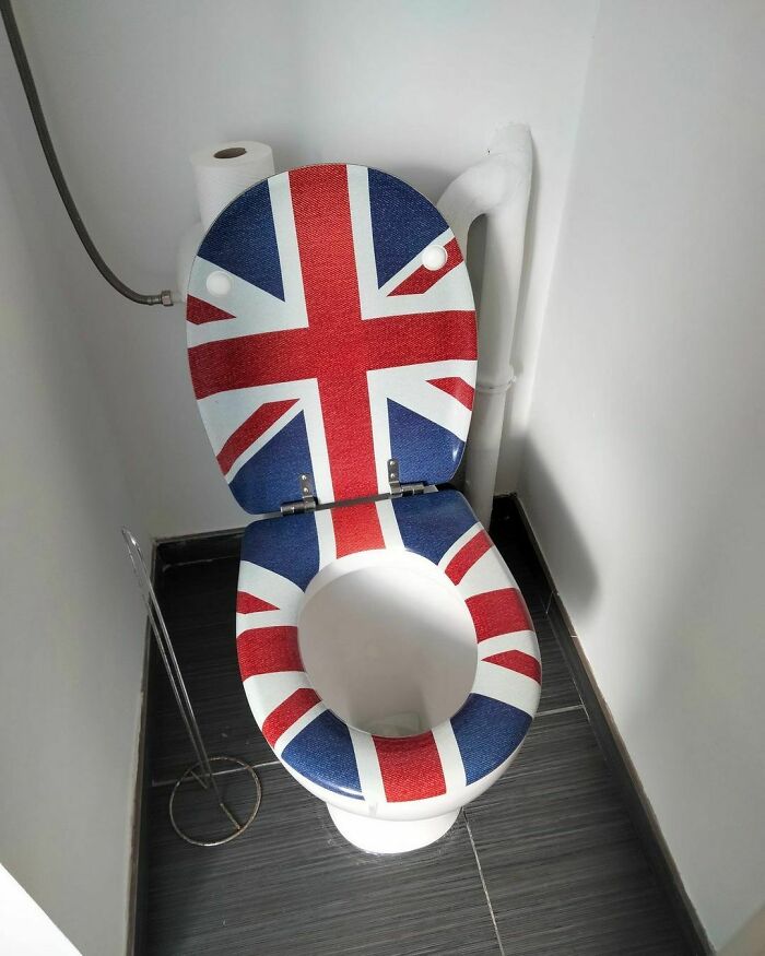 Toilets-With-Threatening-Auras-Pictures