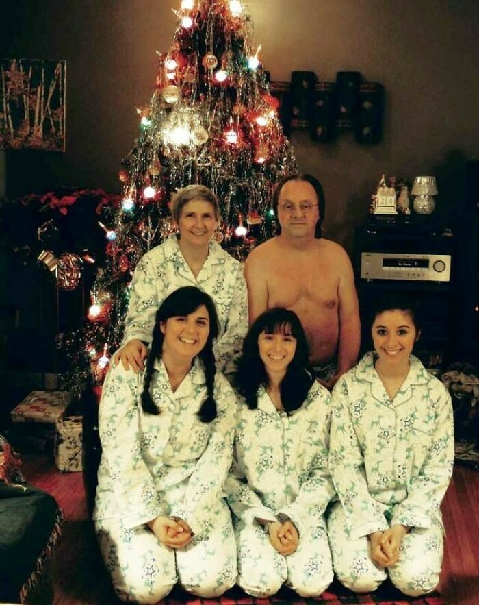 Announcing The Awkward Family Photo Contest In Honor Of #thepeoplewehateatthewedding 💍!!!