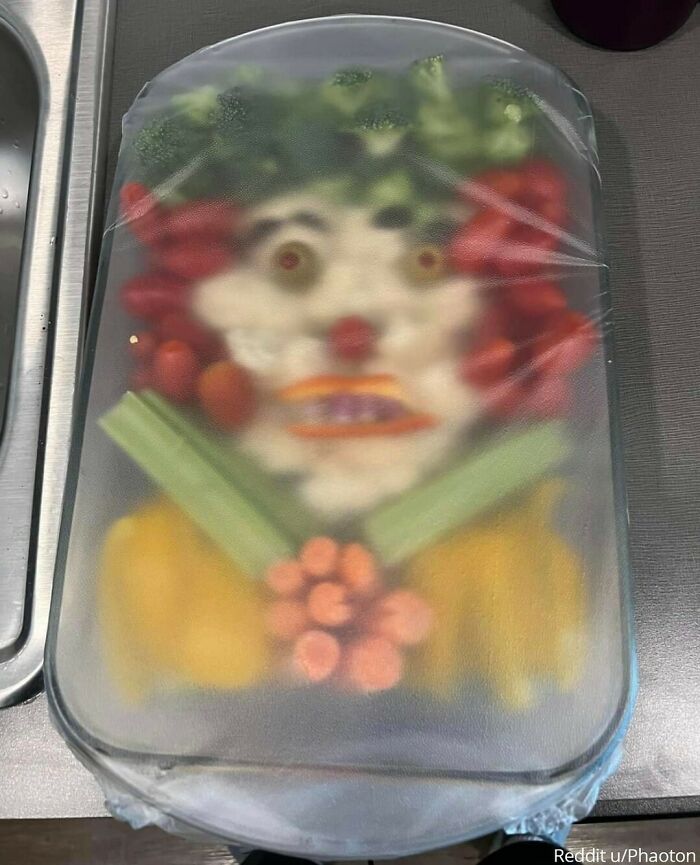 "My Sister Made This Vegetable Tray For My Nephew's Birthday. He Likes Clowns."⁠