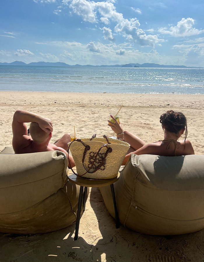 "Beyond Desperate": 21YO Woman Roasted For Age Gap With 44YO Boyfriend After Their TikTok Goes Viral