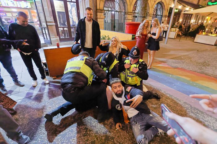 This Photo Of Black Friday In Swansea Is Like A Boozy Renaissance Painting