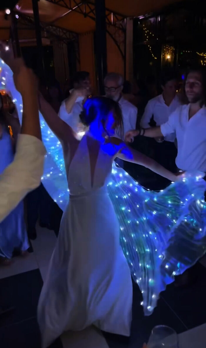 This French Couple Had An Unexpected Surprise For Their Guests A Few Hours Before Their Wedding This French Couple Had An Unexpected Surprise For Their Guests A Few Hours Before Their Wedding