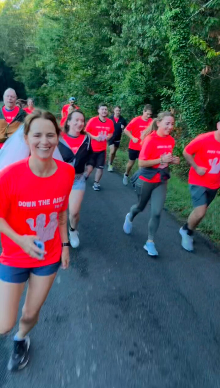 This French Couple Had An Unexpected Surprise For Their Guests A Few Hours Before Their Wedding This French Couple Had An Unexpected Surprise For Their Guests A Few Hours Before Their Wedding