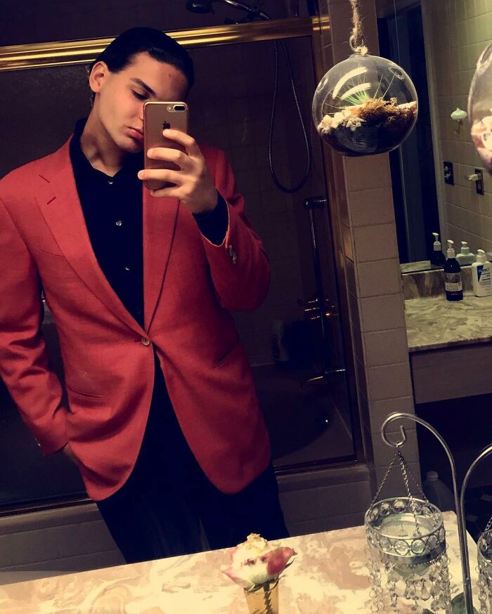 Man Who Had World’s First Face And Hands Transplant Shares Engagement Photos With Fiancée Man Who Had World’s First Face And Hands Transplant Shares Engagement Photos With Fiancée