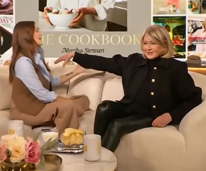 Outrage Sparked As Martha Stewart Pushes &ldquo;Touchy&rdquo; Drew Barrymore Away In &ldquo;Creepy&rdquo; Interview