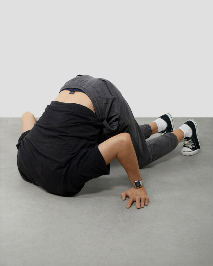 Artist Uses Hyperrealistic Sculptures To Explore Society Through Absurdity Artist Uses Hyperrealistic Sculptures To Explore Society Through Absurdity