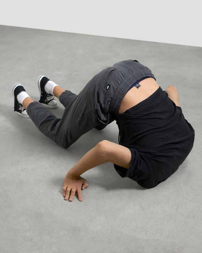 Artist Uses Hyperrealistic Sculptures To Explore Society Through Absurdity Artist Uses Hyperrealistic Sculptures To Explore Society Through Absurdity