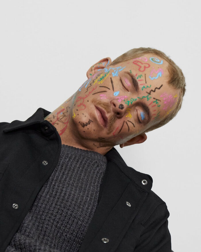 Artist Uses Hyperrealistic Sculptures To Explore Society Through Absurdity Artist Uses Hyperrealistic Sculptures To Explore Society Through Absurdity