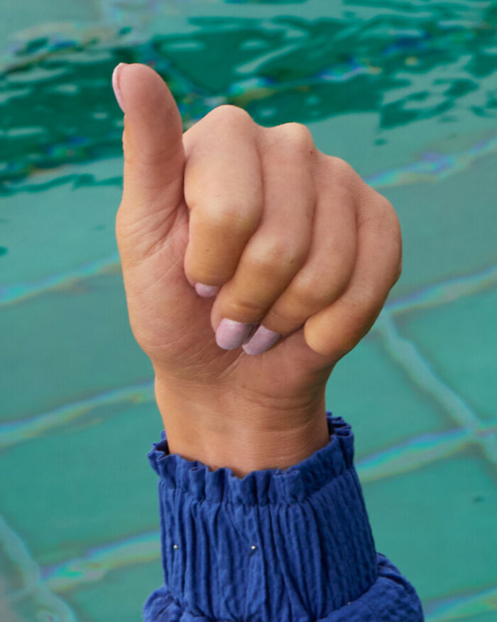 Artist Uses Hyperrealistic Sculptures To Explore Society Through Absurdity Artist Uses Hyperrealistic Sculptures To Explore Society Through Absurdity