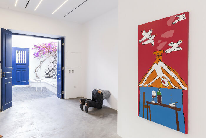 Artist Uses Hyperrealistic Sculptures To Explore Society Through Absurdity Artist Uses Hyperrealistic Sculptures To Explore Society Through Absurdity