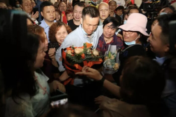 Abducted Son Reunites With Parents After 34 Years, Only To Cut Ties Again Over Money Disputes Abducted Son Reunites With Parents After 34 Years, Only To Cut Ties Again Over Money Disputes